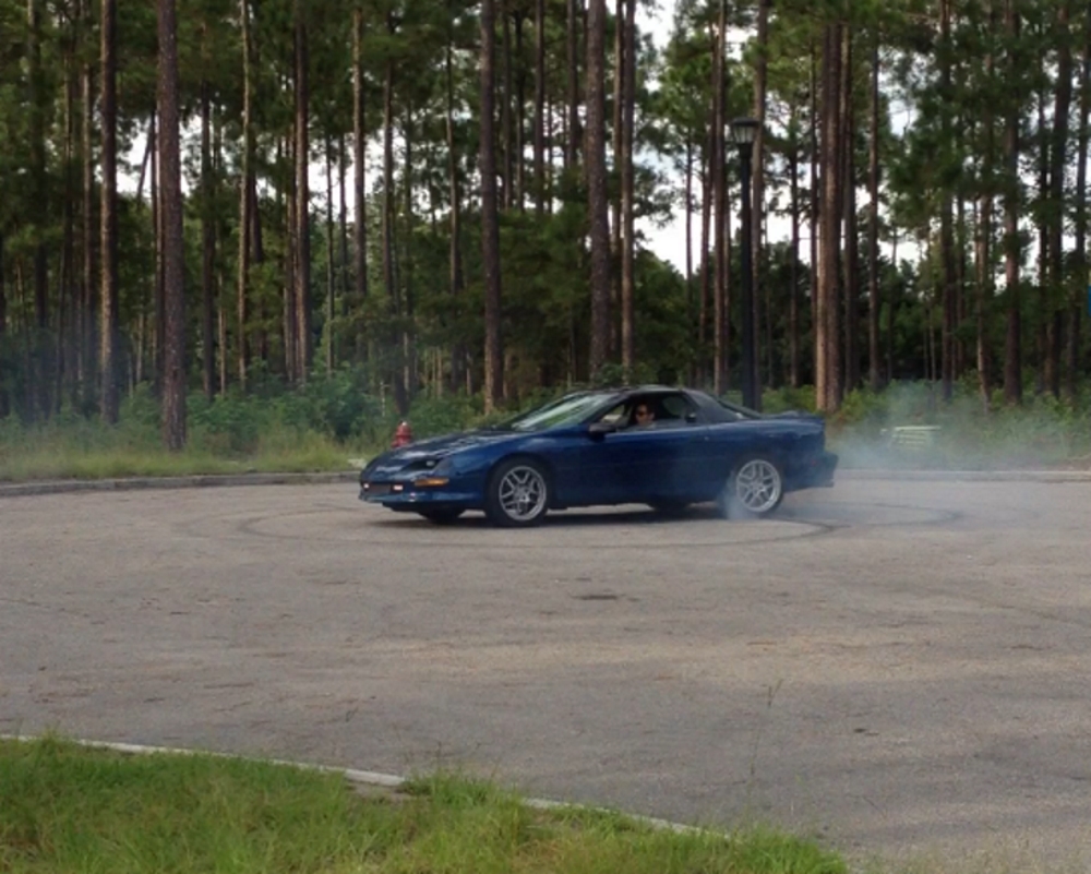 LT1 Chevy Camaro Z28 Burnout and doughnuts