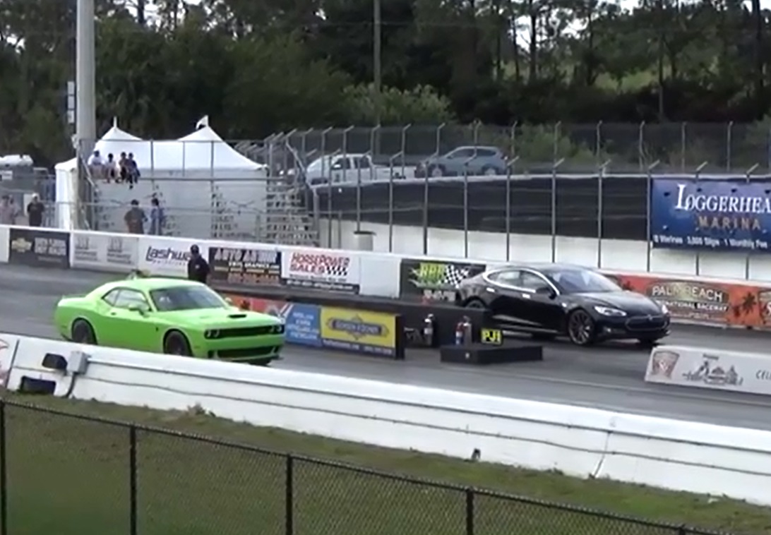 2015 707 horsepower Dodge Hellcat Challenger drag races a 2015 Tesla